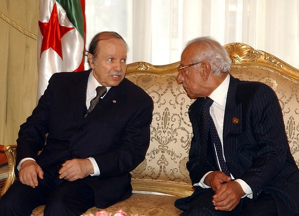 Boualem Bessaih avec le président Bouteflika. New Press